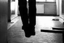 Công an trại giam treo cổ tại nhà