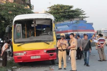 Hải Dương: Xe buýt gặp tai nạn liên hoàn, nhiều ô tô biến dạng