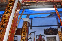 Cảnh hoang tàn ngôi đình “chảy máu” vì gỗ sưa