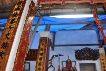 Cảnh hoang tàn ngôi đình “chảy máu” vì gỗ sưa