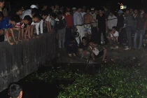 Phát hiện xác nam giới trong tư thế ngồi dưới cống nước