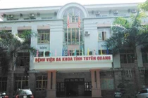 Bé 7 tháng tuổi chết tức tưởi vì bà Phó trưởng khoa tắc trách?