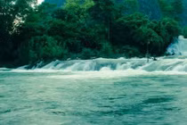 Lật phao khi tắm sông, ba em nhỏ chết đuối