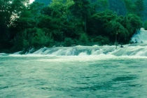 Lật phao khi tắm sông, ba em nhỏ chết đuối