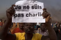 Biểu tình phản đối Charlie Hebdo ở Nigeria: 10 người thiệt mạng