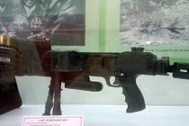 Soi súng “bẻ góc” siêu khủng của cảnh sát cơ động VN