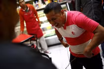 Kỳ lạ chuyện trả tiền để được... điện giật