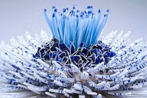 Trầm trồ độ tinh xảo của hoa từ 1.000 mảnh sứ