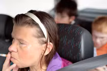 Tai họa kinh hoàng bé phải chịu khi hít khói thuốc lá