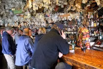 Quán bar ngập đô la gây choáng thượng đế