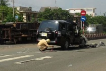 Ô tô 7 chỗ đâm xe tải, 3 người bị thương