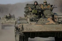 Kiev không rút vũ khí hạng nặng khỏi chiến tuyến