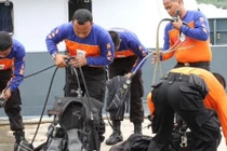 Tìm kiếm QZ8501: 4 phần chính của máy bay được tìm thấy(*)