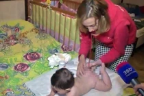 Tác hại kinh hoàng khi dùng khăn giấy ướt giả cho bé