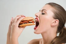 7 thực phẩm chống lại cơn thèm ăn, giúp bạn giảm béo