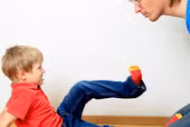 Mẹo cực hay giúp bố mẹ đối phó với trẻ cứng đầu