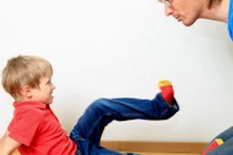 Mẹo cực hay giúp bố mẹ đối phó với trẻ cứng đầu