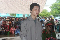 Nghịch tử bình thản khai giết mẹ giấu xác vào lu nước