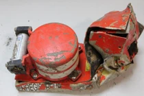  Tìm thấy hộp đen thứ 2 hỏng nặng của máy bay rơi