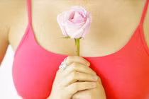 Phụ nữ nên ăn gì để giảm nguy cơ ung thư vú?