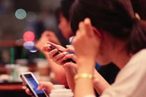 Loạn chiêu trò tin nhắn rác tố ngoại tình... móc túi người Việt