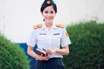 Hoa khôi Nam Em hóa thân thành nữ quân nhân đẹp lạ