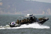 Hàn Quốc tăng cường tuần tra, ngăn tàu Trung Quốc