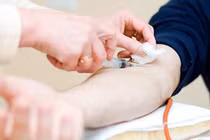 Bạn cần xét nghiệm máu tìm bệnh gì sau tuổi 30?