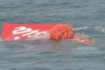 Tìm thấy hộp đen của máy bay QZ8501?