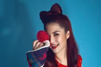 Hương Tràm “hóa” cô nàng kẹo ngọt mùa giáng sinh