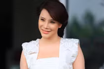 Hồ Quỳnh Hương lộ mặt cứng đơ trên ghế nóng X-Factor