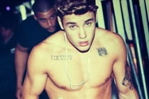 Fan nổi giận vì Justin Bieber tính phí gặp mặt quá đắt