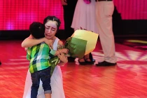 Ốc Thanh Vân khóc nức nở vì được con trai tặng hoa