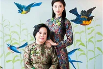 Ngô Thanh Vân dịu dàng bên mẹ