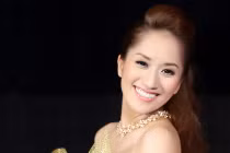 Khánh Thi lộng lẫy với nơ bướm khủng