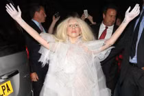 Khóc thét với thời trang của Lady Gaga