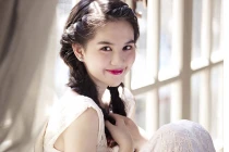Ngọc Trinh đẹp hút hồn với váy trắng tinh khôi