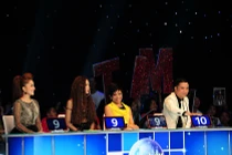 "Bước nhảy hoàn vũ" chào xuân với cơn mưa lời khen