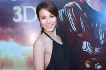 Diệp Lâm Anh lưng trần gợi cảm đi xem phim