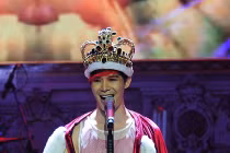 Nathan Lee “ông hoàng chiêu trò” lấy lòng khán giả