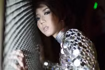 Ngọc Quyên hút mắt với váy gương