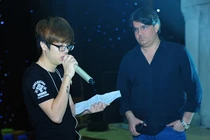 Bùi Anh Tuấn khiến giám khảo nổi cáu vì hát cúi mặt