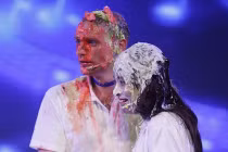 Trai xinh gái đẹp tả tơi vì “Đố ai hát được“