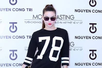 Hà Hồ diện cây đen đi chấm thi người mẫu