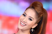 Khánh Thi cuốn hút với gu thời trang lạ mắt