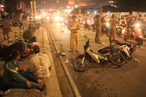  Hiện trường ô tô 'điên' tông nhiều xe máy, 5 người thương vong ở TP.HCM