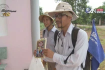 Chàng khiếm thị đi bộ xuyên Việt quyên góp sách