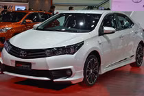  Toyota ra mắt Corolla Altis Esport phiên bản giới hạn