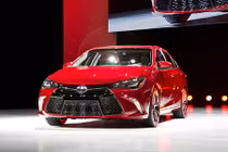 Toyota triệu hồi hàng trăm ngàn Camry, Highlander vì lỗi