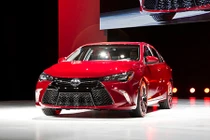 Toyota triệu hồi hàng trăm ngàn Camry, Highlander vì lỗi